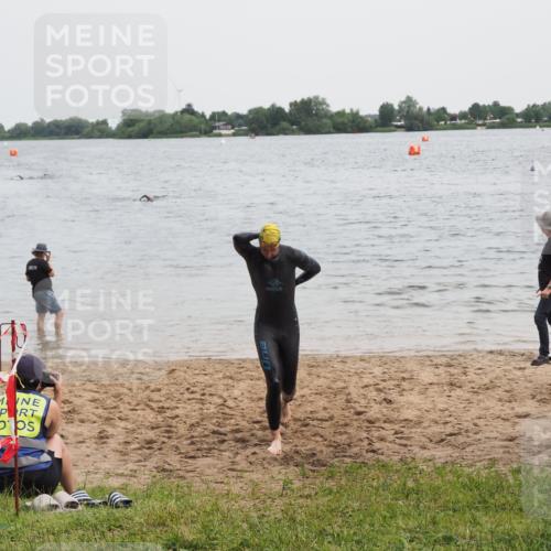 21.06.2025 - 27. Vierlanden-Triathlon MichiJ http://msf.ph/oto/8022408 15.06.2026 10:52:29 Schwimmen 682, 759 meine-sportfotos.de