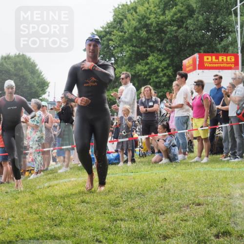 15.06.2025 - 27. Vierlanden-Triathlon KatJ http://msf.ph/oto/8022410 15.06.2025 10:55:02 Schwimmen 677, 735, 744, 761 meine-sportfotos.de