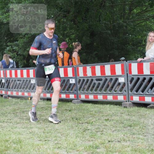 21.06.2025 - 27. Vierlanden-Triathlon KatJ http://msf.ph/oto/8022420 15.06.2025 13:21:49 Ziel 746, 859 meine-sportfotos.de