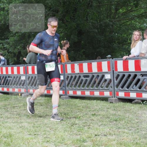 21.06.2025 - 27. Vierlanden-Triathlon KatJ http://msf.ph/oto/8022427 15.06.2025 13:21:49 Ziel 746, 859 meine-sportfotos.de