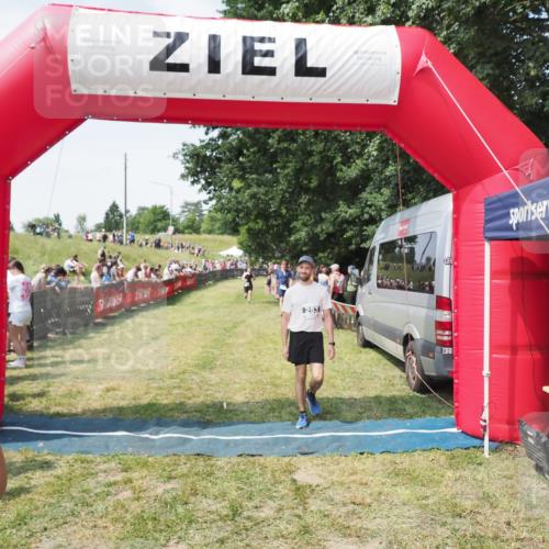 21.06.2025 - 27. Vierlanden-Triathlon MichiJ http://msf.ph/oto/8022435 15.06.2026 11:37:44 Ziel 253, 615 meine-sportfotos.de