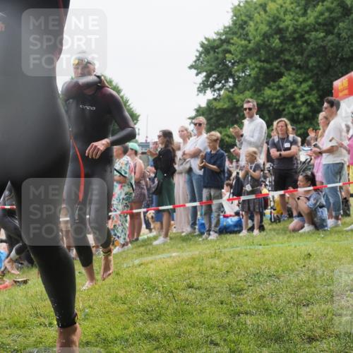 15.06.2025 - 27. Vierlanden-Triathlon KatJ http://msf.ph/oto/8022437 15.06.2025 10:55:04 Schwimmen 677, 735, 744, 761 meine-sportfotos.de