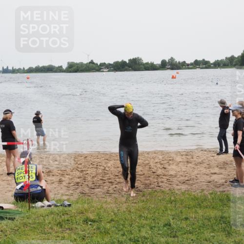 21.06.2025 - 27. Vierlanden-Triathlon MichiJ http://msf.ph/oto/8022438 15.06.2026 10:52:29 Schwimmen 682, 759 meine-sportfotos.de