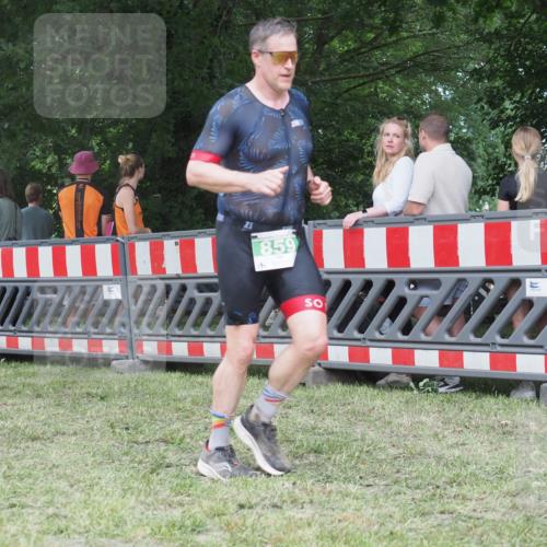 21.06.2025 - 27. Vierlanden-Triathlon KatJ http://msf.ph/oto/8022442 15.06.2025 13:21:50 Ziel 746, 859 meine-sportfotos.de