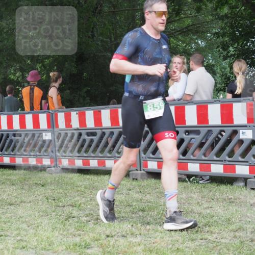21.06.2025 - 27. Vierlanden-Triathlon KatJ http://msf.ph/oto/8022447 15.06.2025 13:21:50 Ziel 746, 859 meine-sportfotos.de