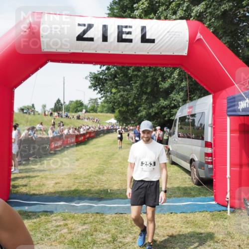 21.06.2025 - 27. Vierlanden-Triathlon MichiJ http://msf.ph/oto/8022448 15.06.2026 11:37:45 Ziel 253, 483 meine-sportfotos.de