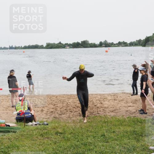 21.06.2025 - 27. Vierlanden-Triathlon MichiJ http://msf.ph/oto/8022449 15.06.2026 10:52:29 Schwimmen 682, 759 meine-sportfotos.de