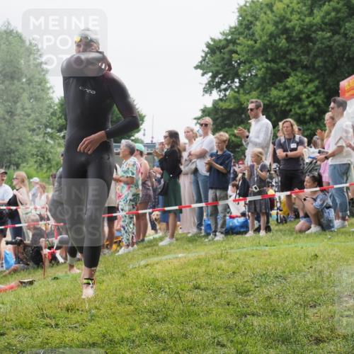 15.06.2025 - 27. Vierlanden-Triathlon KatJ http://msf.ph/oto/8022453 15.06.2025 10:55:04 Schwimmen 677, 735, 744, 761 meine-sportfotos.de