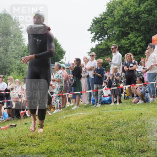 15.06.2025 - 27. Vierlanden-Triathlon KatJ http://msf.ph/oto/8022460 15.06.2025 10:55:04 Schwimmen 677, 735, 744, 761 meine-sportfotos.de