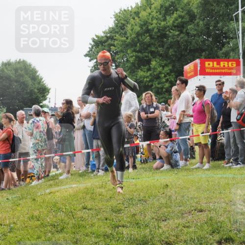 15.06.2025 - 27. Vierlanden-Triathlon KatJ http://msf.ph/oto/8022487 15.06.2025 10:55:06 Schwimmen 677, 735, 744, 761 meine-sportfotos.de