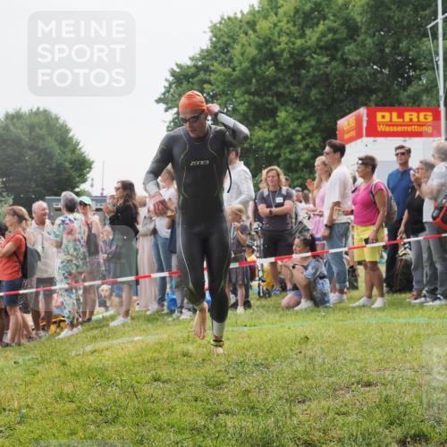 15.06.2025 - 27. Vierlanden-Triathlon KatJ http://msf.ph/oto/8022492 15.06.2025 10:55:06 Schwimmen 677, 735, 744, 761 meine-sportfotos.de