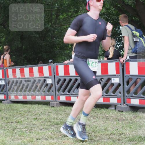 21.06.2025 - 27. Vierlanden-Triathlon KatJ http://msf.ph/oto/8022498 15.06.2025 13:21:56 Ziel 152, 746 meine-sportfotos.de
