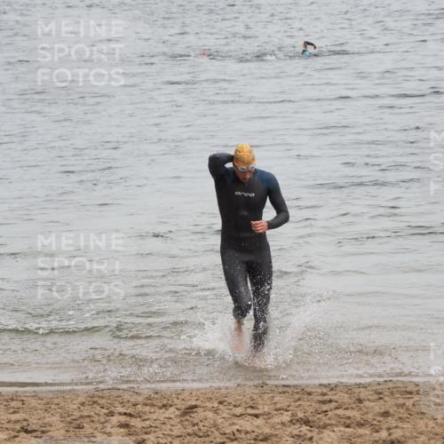 21.06.2025 - 27. Vierlanden-Triathlon MichiJ http://msf.ph/oto/8022512 15.06.2026 10:53:05 Schwimmen 638 meine-sportfotos.de