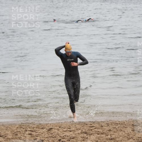 21.06.2025 - 27. Vierlanden-Triathlon MichiJ http://msf.ph/oto/8022525 15.06.2026 10:53:05 Schwimmen 638 meine-sportfotos.de