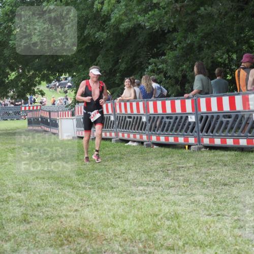 21.06.2025 - 27. Vierlanden-Triathlon KatJ http://msf.ph/oto/8022536 15.06.2025 13:22:02 Ziel 152, 928 meine-sportfotos.de