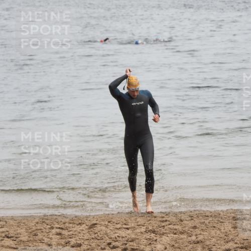 21.06.2025 - 27. Vierlanden-Triathlon MichiJ http://msf.ph/oto/8022537 15.06.2026 10:53:05 Schwimmen 638 meine-sportfotos.de