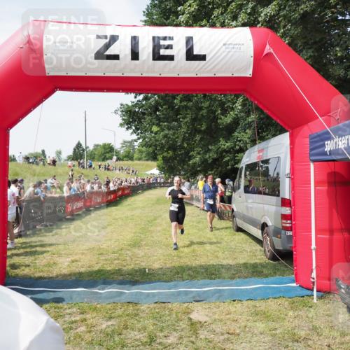 21.06.2025 - 27. Vierlanden-Triathlon MichiJ http://msf.ph/oto/8022547 15.06.2026 11:37:48 Ziel 253, 483 meine-sportfotos.de