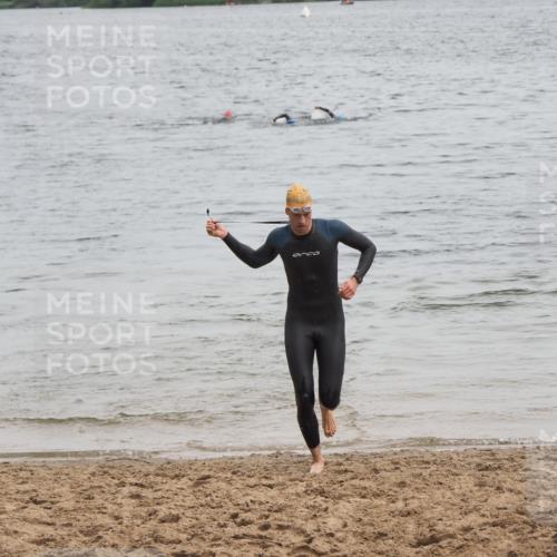 21.06.2025 - 27. Vierlanden-Triathlon MichiJ http://msf.ph/oto/8022566 15.06.2026 10:53:06 Schwimmen 638 meine-sportfotos.de