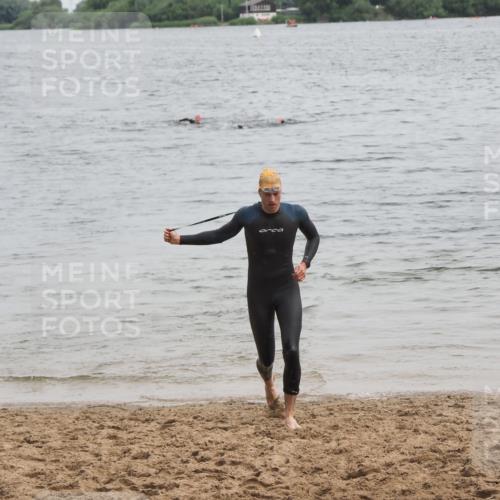 21.06.2025 - 27. Vierlanden-Triathlon MichiJ http://msf.ph/oto/8022580 15.06.2026 10:53:06 Schwimmen 638 meine-sportfotos.de