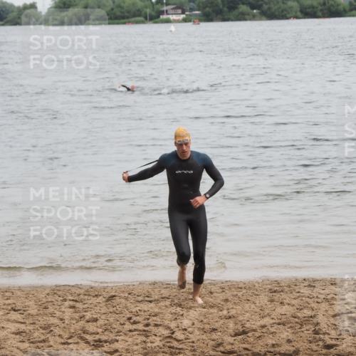 21.06.2025 - 27. Vierlanden-Triathlon MichiJ http://msf.ph/oto/8022586 15.06.2026 10:53:06 Schwimmen 638 meine-sportfotos.de