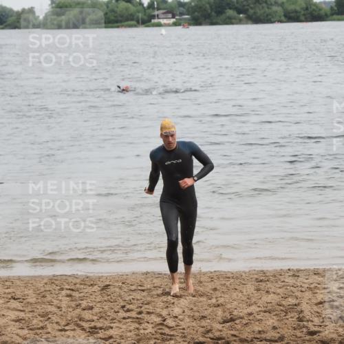 21.06.2025 - 27. Vierlanden-Triathlon MichiJ http://msf.ph/oto/8022592 15.06.2026 10:53:06 Schwimmen 638 meine-sportfotos.de