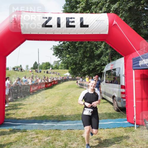 21.06.2025 - 27. Vierlanden-Triathlon MichiJ http://msf.ph/oto/8022596 15.06.2026 11:37:50 Ziel 253, 483 meine-sportfotos.de