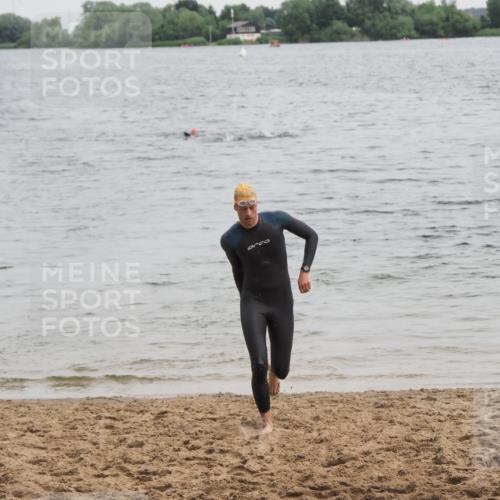 21.06.2025 - 27. Vierlanden-Triathlon MichiJ http://msf.ph/oto/8022598 15.06.2026 10:53:06 Schwimmen 638 meine-sportfotos.de