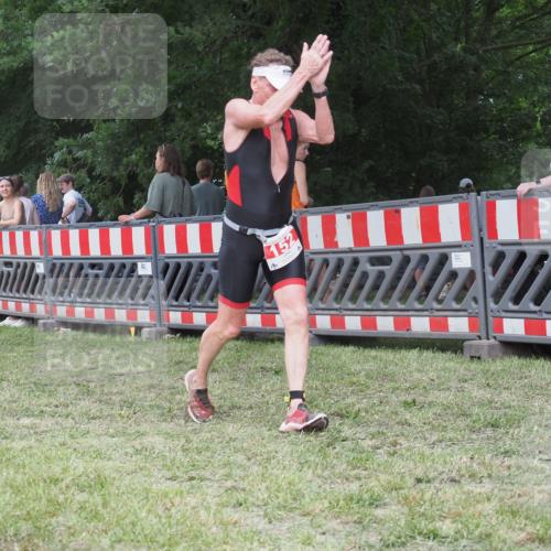 21.06.2025 - 27. Vierlanden-Triathlon KatJ http://msf.ph/oto/8022606 15.06.2025 13:22:04 Ziel 152, 928 meine-sportfotos.de