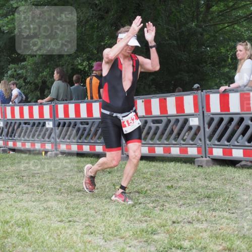 21.06.2025 - 27. Vierlanden-Triathlon KatJ http://msf.ph/oto/8022607 15.06.2025 13:22:04 Ziel 152, 928 meine-sportfotos.de