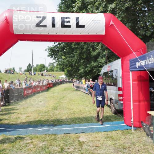 21.06.2025 - 27. Vierlanden-Triathlon MichiJ http://msf.ph/oto/8022609 15.06.2026 11:37:53 Ziel 483 meine-sportfotos.de