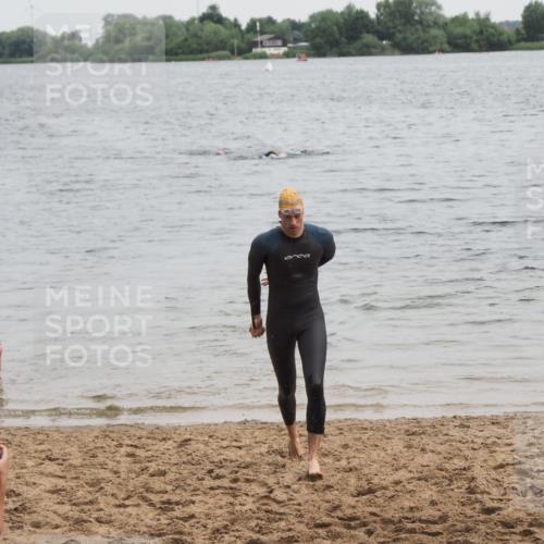 21.06.2025 - 27. Vierlanden-Triathlon MichiJ http://msf.ph/oto/8022610 15.06.2026 10:53:07 Schwimmen 638 meine-sportfotos.de
