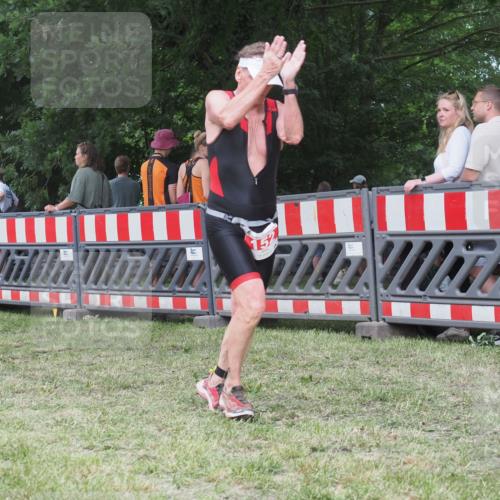 21.06.2025 - 27. Vierlanden-Triathlon KatJ http://msf.ph/oto/8022612 15.06.2025 13:22:04 Ziel 152, 928 meine-sportfotos.de
