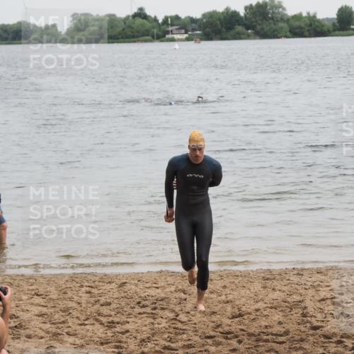 21.06.2025 - 27. Vierlanden-Triathlon MichiJ http://msf.ph/oto/8022616 15.06.2026 10:53:07 Schwimmen 638 meine-sportfotos.de