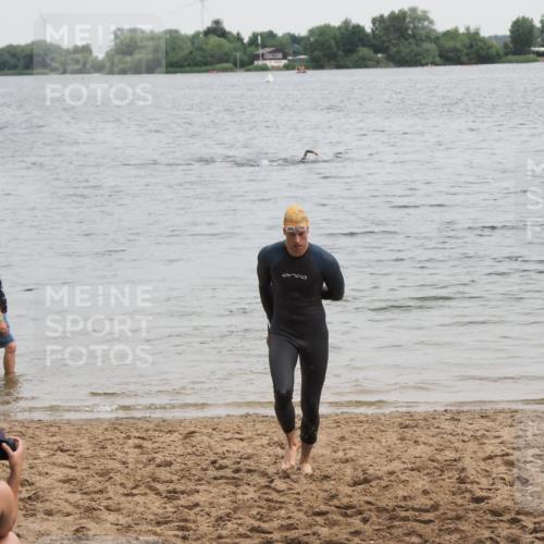 21.06.2025 - 27. Vierlanden-Triathlon MichiJ http://msf.ph/oto/8022621 15.06.2026 10:53:07 Schwimmen 638 meine-sportfotos.de