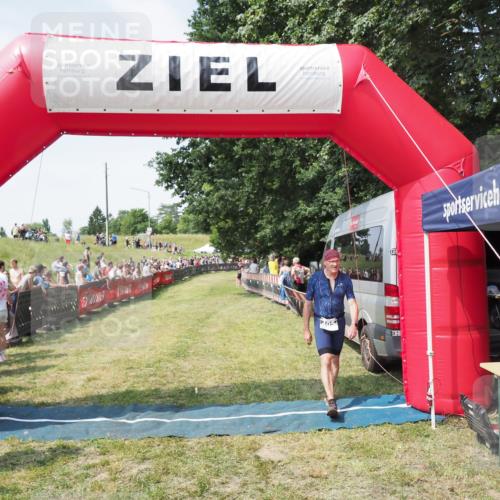 21.06.2025 - 27. Vierlanden-Triathlon MichiJ http://msf.ph/oto/8022622 15.06.2026 11:37:53 Ziel 483 meine-sportfotos.de