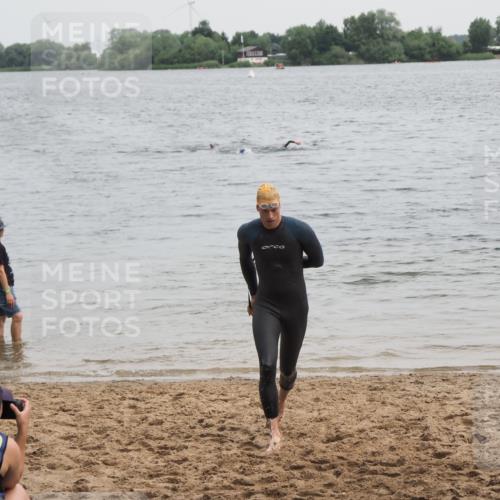 21.06.2025 - 27. Vierlanden-Triathlon MichiJ http://msf.ph/oto/8022628 15.06.2026 10:53:07 Schwimmen 638 meine-sportfotos.de