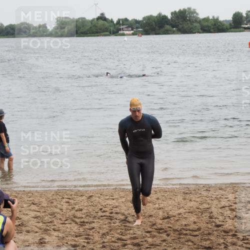 21.06.2025 - 27. Vierlanden-Triathlon MichiJ http://msf.ph/oto/8022632 15.06.2026 10:53:07 Schwimmen 638 meine-sportfotos.de