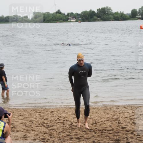 21.06.2025 - 27. Vierlanden-Triathlon MichiJ http://msf.ph/oto/8022637 15.06.2026 10:53:07 Schwimmen 638 meine-sportfotos.de