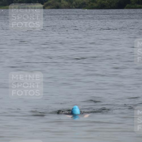 15.06.2025 - 27. Vierlanden-Triathlon Lena Gebhardt http://msf.ph/oto/8022643 15.06.2025 10:22:48 Schwimmen  meine-sportfotos.de