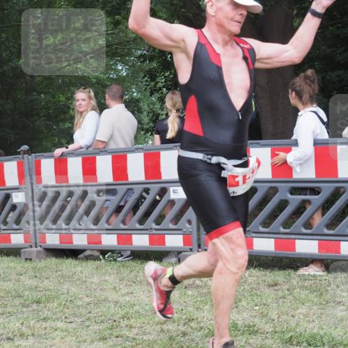 21.06.2025 - 27. Vierlanden-Triathlon KatJ http://msf.ph/oto/8022646 15.06.2025 13:22:05 Ziel 152, 928 meine-sportfotos.de