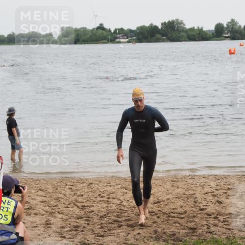 21.06.2025 - 27. Vierlanden-Triathlon MichiJ http://msf.ph/oto/8022647 15.06.2026 10:53:08 Schwimmen 638 meine-sportfotos.de