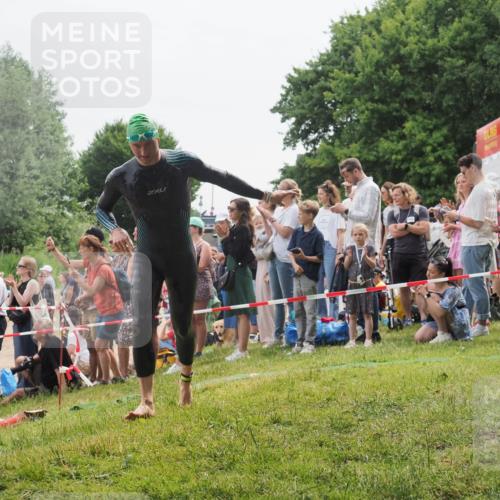 15.06.2025 - 27. Vierlanden-Triathlon KatJ http://msf.ph/oto/8022650 15.06.2025 10:55:23 Schwimmen 661, 725, 740 meine-sportfotos.de
