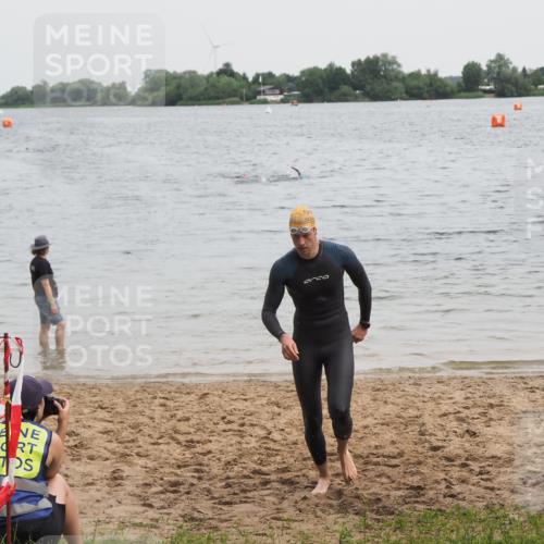 21.06.2025 - 27. Vierlanden-Triathlon MichiJ http://msf.ph/oto/8022657 15.06.2026 10:53:08 Schwimmen 638 meine-sportfotos.de