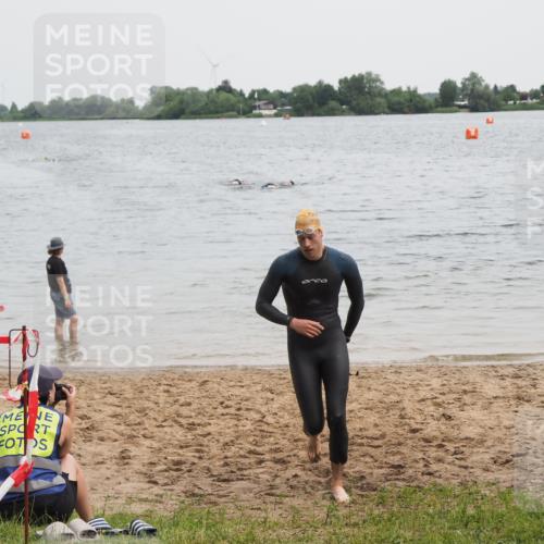 21.06.2025 - 27. Vierlanden-Triathlon MichiJ http://msf.ph/oto/8022665 15.06.2026 10:53:08 Schwimmen 638 meine-sportfotos.de