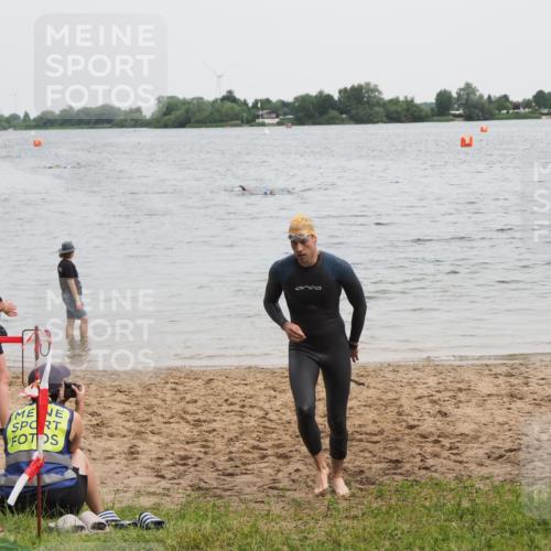 21.06.2025 - 27. Vierlanden-Triathlon MichiJ http://msf.ph/oto/8022668 15.06.2026 10:53:08 Schwimmen 638 meine-sportfotos.de