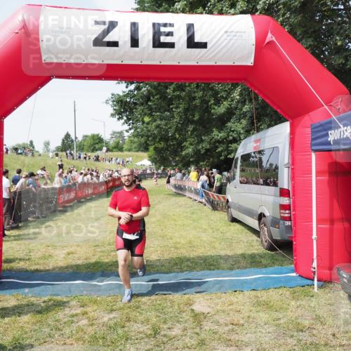 21.06.2025 - 27. Vierlanden-Triathlon MichiJ http://msf.ph/oto/8022691 15.06.2026 11:38:23 Ziel 417, 479 meine-sportfotos.de