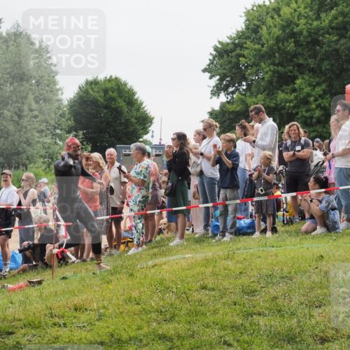 15.06.2025 - 27. Vierlanden-Triathlon KatJ http://msf.ph/oto/8022698 15.06.2025 10:55:28 Schwimmen 656, 661, 725, 740 meine-sportfotos.de