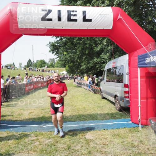 21.06.2025 - 27. Vierlanden-Triathlon MichiJ http://msf.ph/oto/8022700 15.06.2026 11:38:24 Ziel 417, 479, 499 meine-sportfotos.de