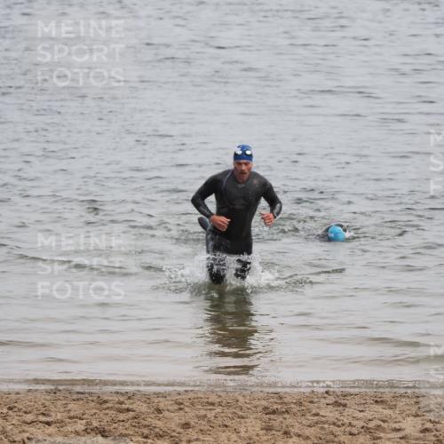 21.06.2025 - 27. Vierlanden-Triathlon MichiJ http://msf.ph/oto/8022704 15.06.2026 10:53:45 Schwimmen 650, 726 meine-sportfotos.de