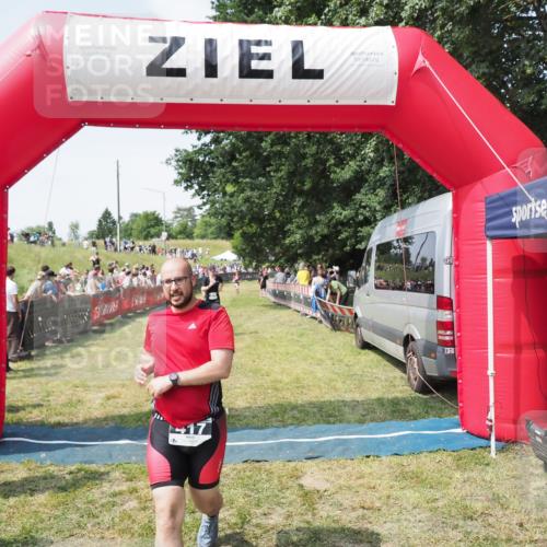 21.06.2025 - 27. Vierlanden-Triathlon MichiJ http://msf.ph/oto/8022709 15.06.2026 11:38:24 Ziel 417, 479, 499 meine-sportfotos.de